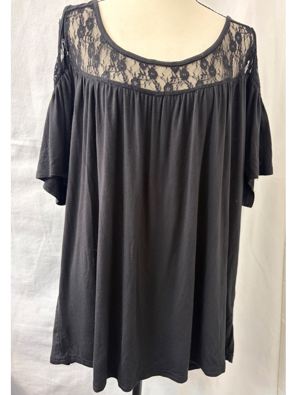 White Mark Women’s 2XL Black Lace Cold Shoulder Flowy Tunic Top NWT
